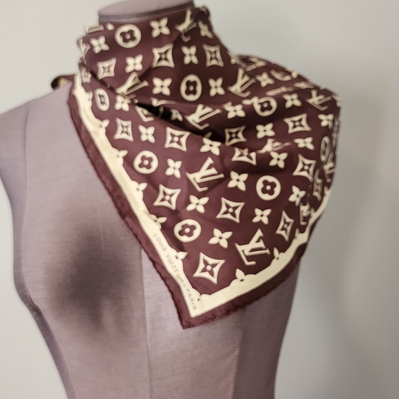 Louis Vuitton Monogram Brown and Cream Designer Scarf - Picture 4 of 7
